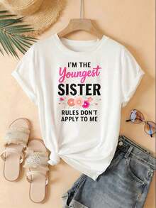 Women's Short-Sleeved Graphic Tee, 100% Cotton, With A Fun Print And Crew Neck. Features A Floral Design And The Phrase "I'm The Younger Sister, The Rules Don't Apply To Me." Ideal As A Gift For Sisters And Family Members, Suitable For Sporting Events, Parties, Outings, Sports, And Other Festive Occasions. Vintage Style. - 白色 - 查看 6