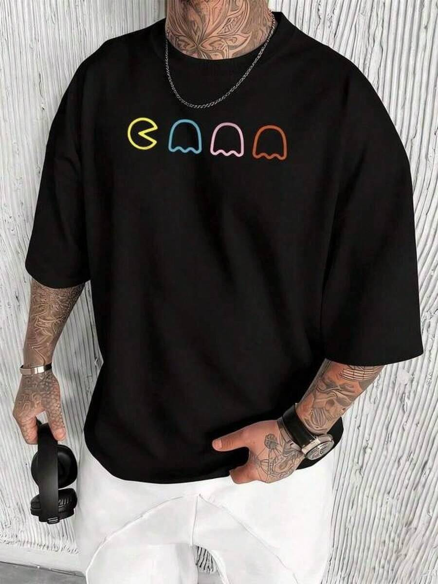 A Depiction Of Eating And Colorful Ghosts Symbolizing The Challenges And Adventures In A Fun And Strategic Maze, A Tribute To Retro Video Games. Men's T-Shirt, 100% Cotton, Urban Fashion. - 黑色 - 查看 1