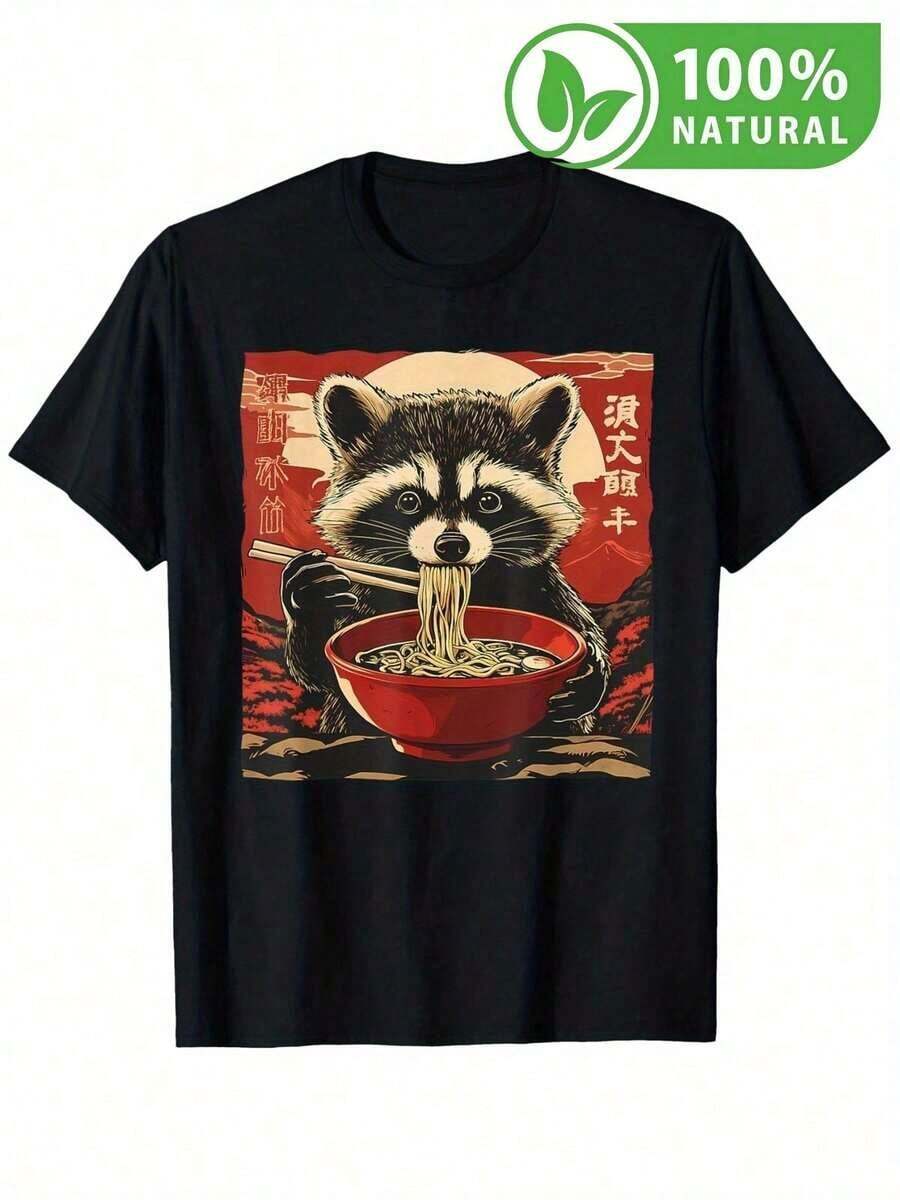 Camiseta moderna de mapache con ramen estilo japonés diseñada en México camiseta negra única y cómoda para los amantes de la moda y la cultura pop perfecta para destacar en cualquier ocasión casual o en eventos especiales atrévete a lucir este diseño único y original - Negro - Ver 1
