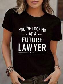 short sleevesCamiseta Casual de Manga Corta para Mujer con Estampado Gráfico "YOU'RE LOOKING AT A FUTURE LAWYER", Patrón Geométrico en Blanco y Negro, Cuello Redondo, Lavable a Máquina, Corte Regular, Para Primavera, Verano y Uso Durante Todo el Año, Camisetas para Mujer, Ropa de Verano, Silueta en Línea H, Estilo Relajado, Tela Duradera, Material Semitransparente - Estilo Urbano Vintage, Camiseta Unisex de Manga Corta y Cuello Redondo, 100% Algodón Puro, Básica, Casual, para Uso Diario, Tops Cómodos. Ocio - Negro - Ver 1