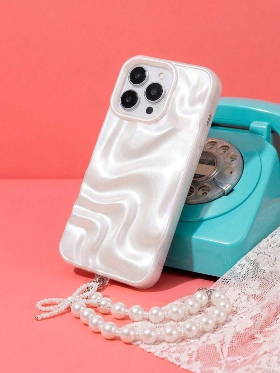 ShellaStory Funda de teléfono de moda con elementos de perla blanca minimalista, pulsera con diseño de patrón de onda 3D y cordón, compatible con iPhone 17 Pro / 17 Air / 17/16 / 17 Pro Max / Pro Max / Pro / 16 Plus / 16/16 / 15/15 Pro Max / 15 Plus / 15 Pro / 11/12/13/14 Pro Max / 11 Pro / 11 Pro Max / 12 Pro / 12 Pro Max / 13 Pro / 13 / 14 Pro Max / Pro Max / 14 Pro / 14 Plus, regalo de cumpleaños y primavera minimalista y de moda