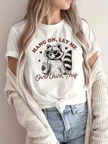 Camiseta Casual de Manga Corta con Cuello Redondo para Mujer, con Estampado Divertido de Mapache y la Frase "Wait A Minute, Let Me Think About It" - Blanca, Lavable a Máquina, Comodidad para Todas las Temporadas, Camiseta con Estampado de Mapache, Ropa Cómoda, Top de Corte Holgado, Camiseta de Tela Suave. Camiseta Casual de Talla Estándar para Mujer, Transpirable, Ligera, de Manga Corta, Blusas para Mujer Casual. - Blanco - Ver 7