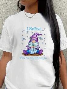 This Lightweight And Durable Short-Sleeved T-Shirt, Featuring A Gnome Design And The "I Believe There Are Angels Among Us" Print, Is Perfect For Casual Activities At Home Or In A Cafe, Offering A Soft And Comfortable Everyday Wearing Experience. - 白色 - 查看 7