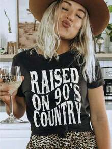Camiseta Gráfica de Manga Corta Oversize para Mujer con Estampado Retro Desgastado 'Raised On 90's Country', Camiseta Casual de Nostalgia Musical Country para Mujer, Camiseta 'Raised On 90s Country', Camiseta Vintage de los 90s Country, Camiseta Western, Camiseta para Amantes de la Música Country, Top Casual de Manga Corta con Cuello Redondo, Lavable a Máquina para Uso Casual de Otoño, Camiseta de Corte Relajado, Camisetas Oversize Unisex, Camiseta Gráfica Unisex, Ropa Casual. - Negro - Ver 6