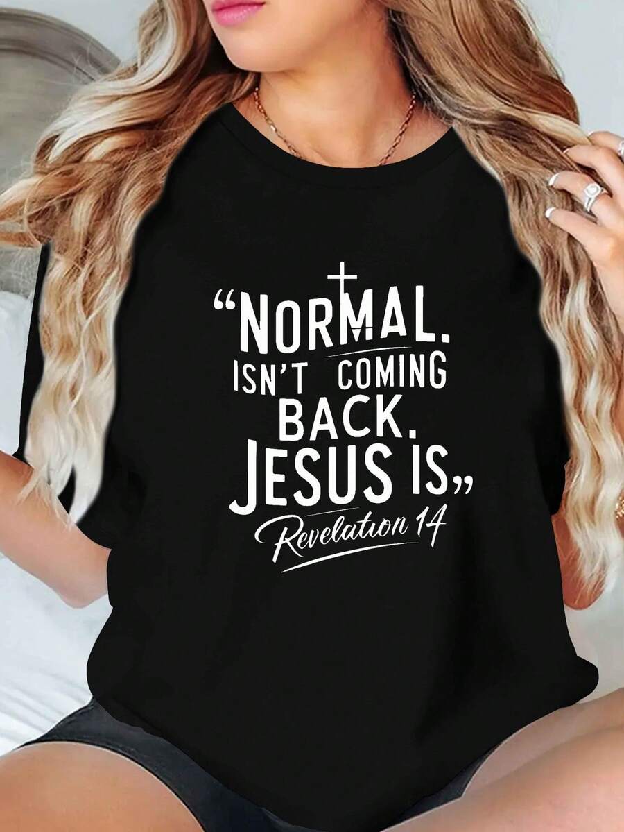 Camiseta gráfica 'Normal No More Is Back' para mujer de Under The Radar - Negra con letras blancas, diseño geométrico, top casual de manga corta, ligera, lavable a máquina, cuello redondo, ropa casual de verano. | Diseño de Texto en Negrita | Detalles del diseño: Camiseta unisex de algodón holgada de manga corta y cuello redondo con estilo callejero vintage. - Negro - Ver 1