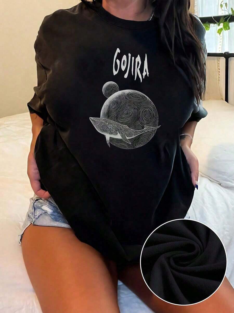 Comfortable. Abstract Planet In The Shape Of A Whale Symbolizes The Harmony Between Marine Life And The Energy Of The Universe, Showing A Message Of Spiritual Connection And Respect For Nature. Women's T-Shirts, 100% Cotton, Soft, Comfortable, And High Quality. Fashionable All-Match Women's Short Sleeve T-Shirt, Basic Style For Inner And Outer Wear. - 黑色 - 查看 1