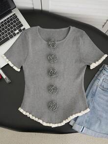 Nueva camiseta de punto de manga corta con cuello redondo y diseño floral 3D para mujeres, top corto con bajo asimétrico con volantes, primavera/verano - blanco grisáceo - Ver 4