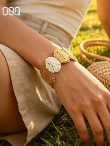 OOQ 1pc Summer Vacation Ocean Life Seashell Shaped Metal Bangle, Adjustable Open Design Versatile Bracelet For Women, Beach Party Gift For Friends And Family (Handmade Raffia Weaving, Random Shape) - Medium Brown - View 4