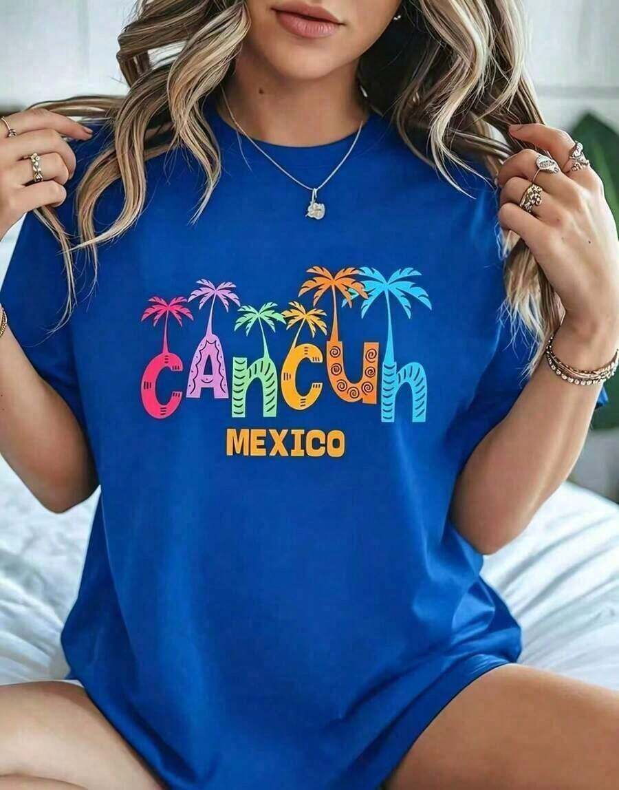 Women's Plus-Size Comfortable And Lightweight Short-Sleeve T-Shirt With A Graphic Print Of Cancun, Mexico. Features A Short Sleeve, Round Neck, And A Casual Style Perfect For Spring And Summer. Made From 100% Cotton. Also Available: A Cute 100% Cotton Blouse. - 藍色的 - 查看 1