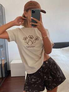 Soft Camiseta de mujer de cuello redondo y manga corta con bordado floral y decoración de letras, estilo gráfico de vacaciones y ciudad casual pattern - Albaricoque - Ver 4