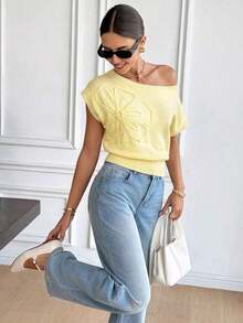 Blusa de punto con hombros asimétricos, aplicación de flor y manga corta para mujer, unicolor, elegante y casual para vacaciones.Blusa de punto hecha a mano con estampado floral, de punto, casual, para primavera, se puede usar fuera/dentro, para - Amarillo claro - Ver 3
