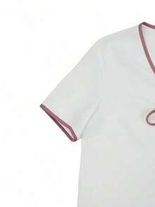 Conjunto de 2 piezas de mujer con top de manga corta con cuello en V y detalle de lazo en nudo de bambú texturizado con ribete de contraste y pantalón corto texturizado casual marrón oscuro, conjunto versátil y cómodo para mujer en verano - Morado - Ver 4