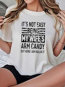 Camiseta de Mujer Casual con Cuello Redondo, Opciones en Blanco y Negro, Estampado Gráfico 'Arm Candy', Camiseta Divertida, Tops de Verano, Camisetas de Mujer, Conjuntos de Verano, Camisetas Gráficas de Mujer, Tops Cortos de Mujer, Ropa Linda de Algodón Vintage para Mujer, Playera Holgada para Mujer - Blanco - Ver 1
