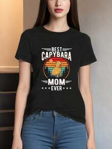 Camiseta Casual de Manga Corta para Mujer con Estampado Gráfico "La Mejor Mamá Capibara de la Historia", Patrón Geométrico, Cuello Redondo Lavable a Máquina para Atuendo Casual y Regalos del Día de la Madre, Camisetas para Mujer, Diseño Divertido, Ajuste Cómodo, Material Semitransparente, blusa casual mujer, playeras de mujer algodón - Negro - Ver 1