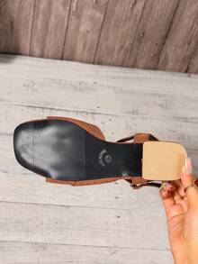 Sandal Wanita Ujung Persegi dengan Hak Tebal dan Tali, Sepatu Hak Sedang Minimalis Serbaguna untuk Aktivitas Luar Ruangan - Coklat - View 7