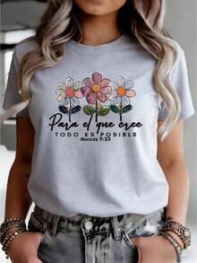 T-Shirt With A Colorful Floral Print And A Bible Verse In Spanish, Women's Casual Summer Wear With Short Sleeves And A Round Neck,  Urban Style For Parties And Events. 51WL - 淺灰色 - 查看 7