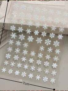 1片雪花珍珠脸贴，3D雪花+柔软珍珠组合，防水无胶，营造冰雪氛围，适合圣诞妆容、冬季写真、冰雪主题派对，雪花质感细腻，易于粘贴，提供柔焦滤镜效果 - 彩色 - 查看 4