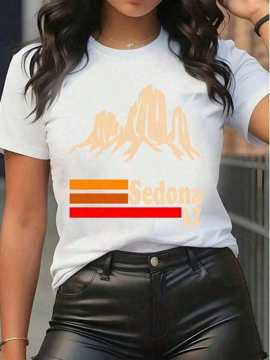 Camiseta de manga corta con cuello redondo para mujer, con estampado gráfico de Sedona AZ, estilo casual, ideal para vacaciones, con estampado de montaña y rayas, suave y cómoda para uso diario en verano. Camisetas para mujer, blusas para mujer, ropa para mujer, blusas y camisetas, camiseta para mujer, ropa con motivos para mujer, ropa de verano, conjuntos de primavera para mujer, camisetas gráficas para mujer, top negro, tops de verano, camiseta unisex holgada y cómoda de estilo vintage urbano, camisetas unisex, ropa estilo Y2K, perfecta para vacaciones, eventos deportivos y días festivos, y una excelente opción de regalo. Blusas para mujer casual. - Blanco - Ver 1