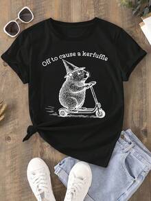 1 pieza de camiseta [Circle Directional] con la inscripción "Off to cause a kerfuffle", estampada con motivos de sombreros de mago, carros y perros de tierra. Es una camiseta de manga corta 100% de algodón puro y a la moda para mujer, adecuada para primavera y verano. Es una elegante camiseta de fiesta de una sola pieza hecha de algodón puro de 180g. - Blanco - Ver 11