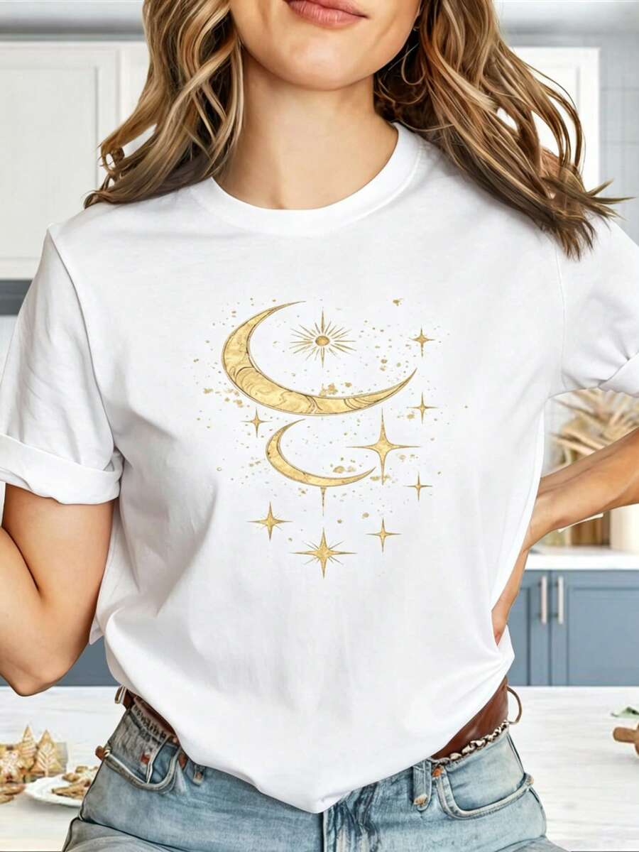 Limited Time Offer, Limited Quantities, Flash ! Women's Casual Shirts, Women's Polyester T-Shirts, Stylish Shirts. Women's "Moon Phases And Stars" Style T-Shirt With Oversized Logo And Geometric Print, Short Sleeves, Relaxed Fit, Gold And Yellow Color, Ideal For Summer. Slightly Stretchy Fabric, Machine Washable, Perfect For Casual Wear And Layering. - 白色 - 查看 1