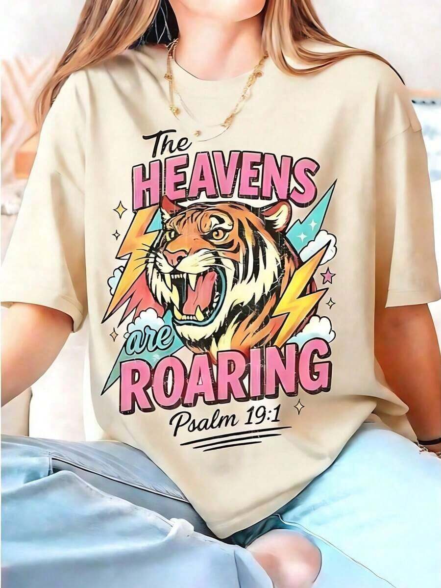 New For 2026: Retro Christian T-Shirt Design: "The Heavens Roar" - Funny Graphic Tees For Men And Women, Crew Neck, Loose Casual Tees, Summer Clothes, Vacation Clothes For Women, Spring Clothes For Women, Summer Tops, St. Patrick's Day Clothes, Easter Clothes For Women. Soft, Breathable, Fashionable Fabric, 100% Cotton, Everyday Wear Graphic Print T-Shirt For Women. - 杏色 - 查看 1