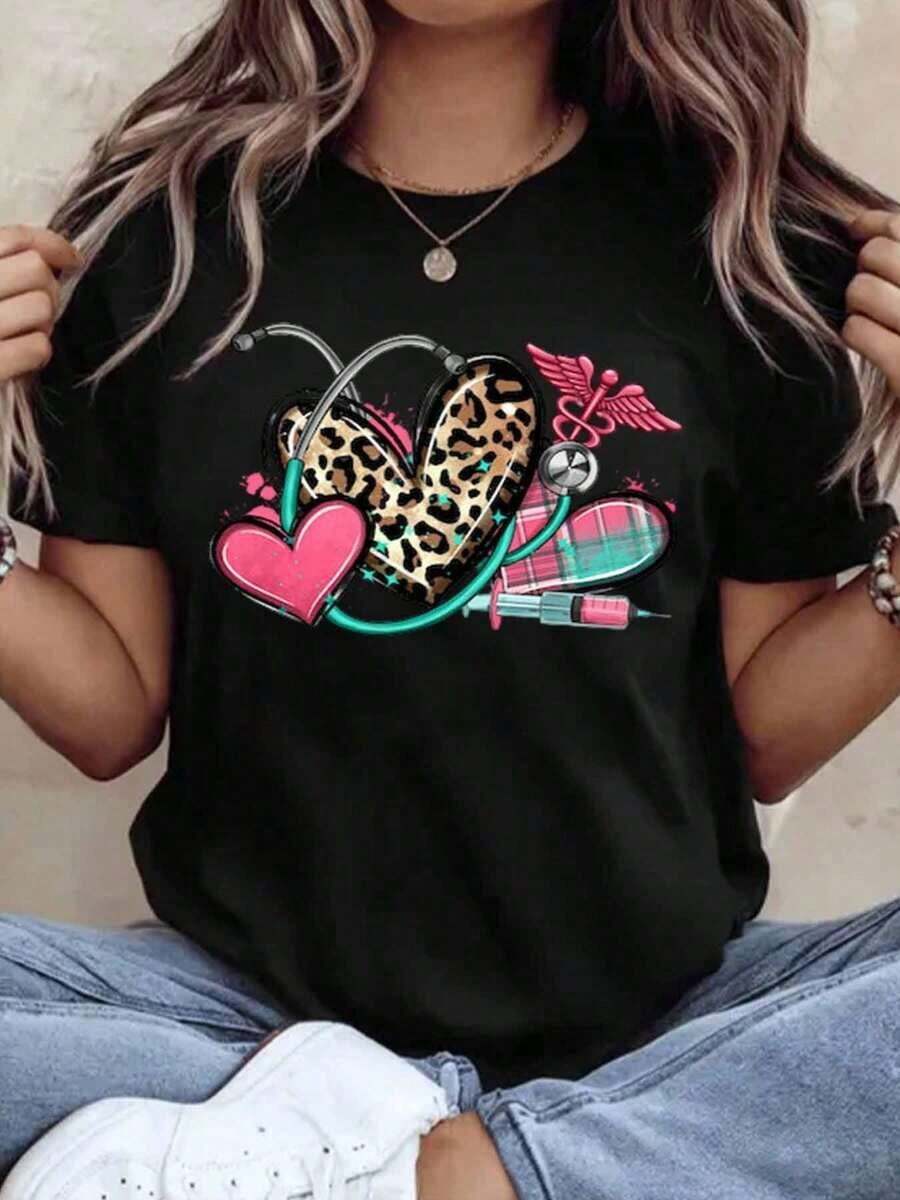 Camiseta con diseño de enfermera, corazón de leopardo, estetoscopio, caduceo médico, corazón rosa, jeringa y cuadros, para mujer, regalo para trabajadores de la salud, 220g - Estilo vintage urbano, unisex, holgada, de algodón, manga corta, cuello redondo, 100% algodón. - Negro - Ver 1
