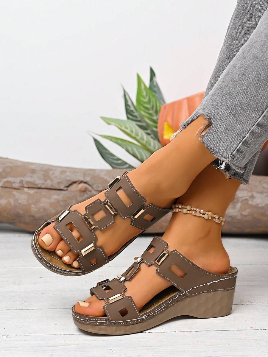 Plus Size Women's Retro Solid Color Buckle Platform Wedge Sandals - Brown - View 1