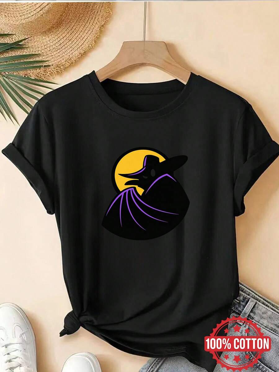Esta camiseta de manga corta para mujer está hecha completamente de [material] y presenta al personaje de un clásico dibujo animado. Tiene un diseño divertido que muestra a un superhéroe en un fondo iluminado por la luna, lo que la hace a la vez divertida y a. Camiseta Casual de Manga Corta con Cuello Redondo para Mujer - Negro - Ver 1