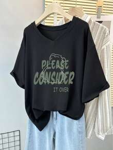 大尺碼女款V領黑色T恤，「Please Consider It Over」字母與可愛熊印花短袖休閒大尺碼T恤 夏季 - 黑色 - 查看 11