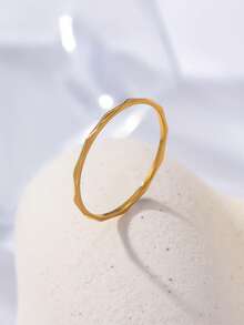 1 chiếc nhẫn thép không gỉ mạ vàng 14K tối giản, thiết kế mỏng với họa tiết kim cương cắt giác, phù hợp cho phụ nữ và bé gái đeo hàng ngày hoặc đeo cùng các nhẫn khác. - S - Xem 18