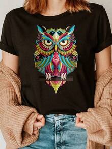 Camiseta única con diseño de búho colorido y vibrante estilo y2k ideal para destacar tu personalidad en cualquier ocasión perfecta para amantes de la naturaleza y la moda mexicana combina comodidad y originalidad en una sola pieza ABAG - Negro - Ver 7
