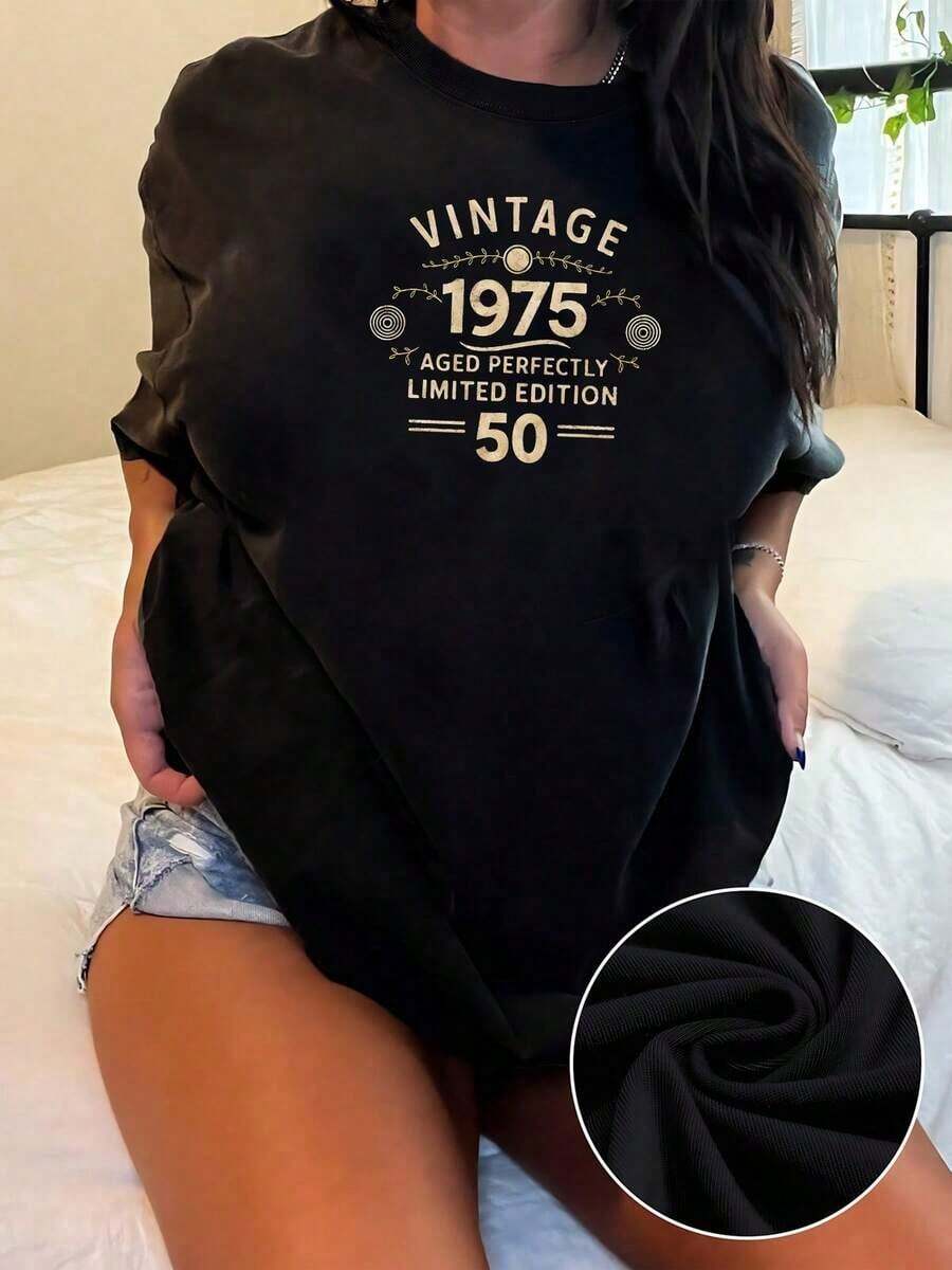 Comfortable Vintage 1975 Graphic Celebrating Maturity And Experience With Retro Gold Style To Convey Pride And Authenticity. Women's 100% Cotton Casual T-Shirt, Comfortable For Everyday Wear And Special Occasions. Fashionable All-Match Women's Short Sleeve T-Shirt, Basic Style For Inner And Outer Wear. - 黑色 - 查看 1