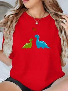 ropa de mujer  Dibujo De Dos Dinosaurios De Colores Intercambiando Una Mirada Tierna Con Un Corazón Rojo Simbolizando Amor Camiseta De Mujer Casual De Manga Corta  camisas de mujer - Rojo - Ver 6