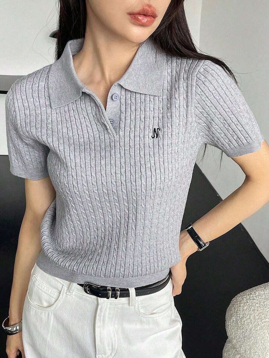 Suéter de cuello polo con bordado de letras para uso diario, ropa de vuelta al colegio - Gris Claro - Ver 1