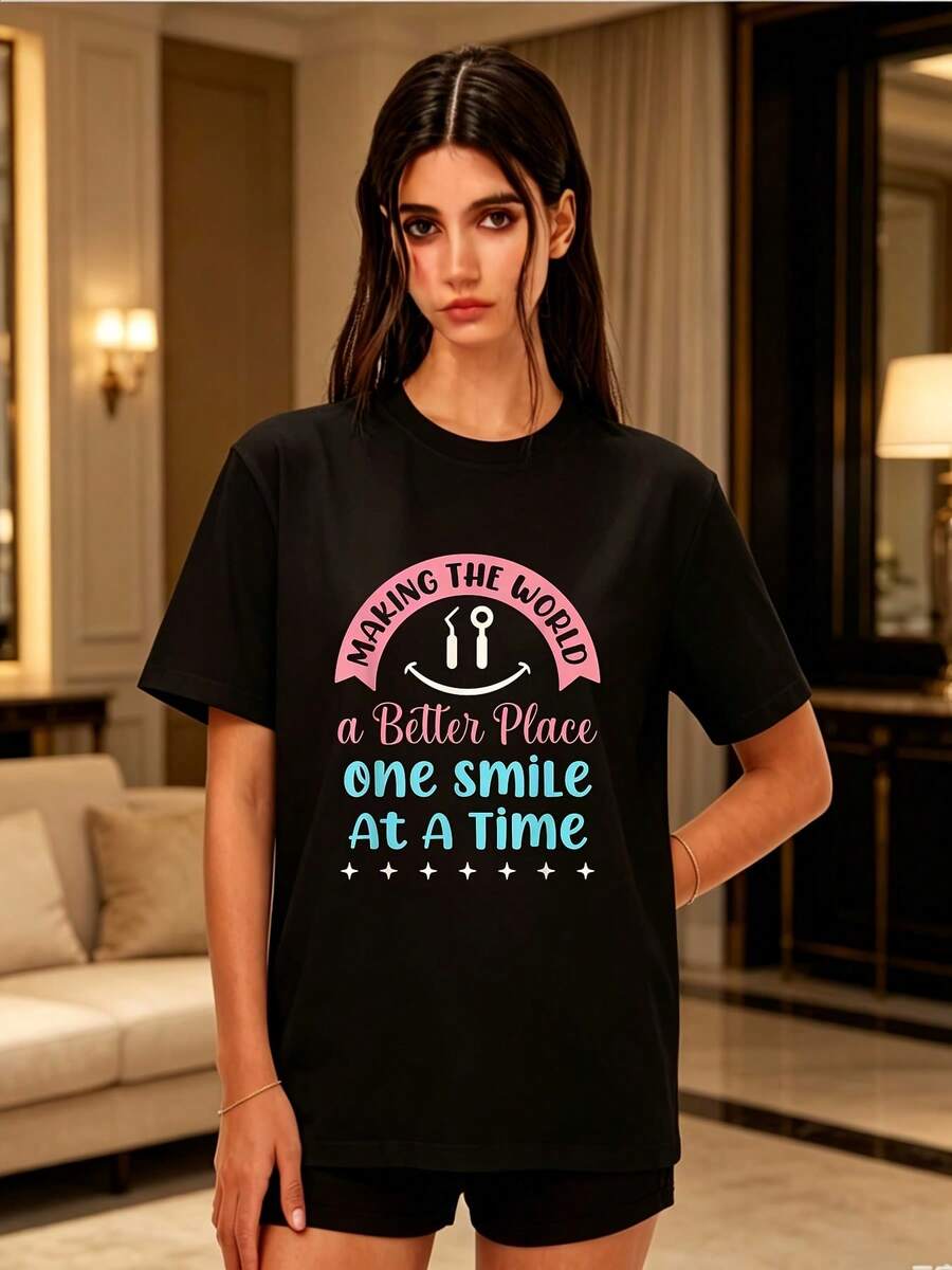 Camiseta de manga corta de 180 g para mujer, con estampado dental Una sonrisa hace que el mundo sea mejor, top casual holgado y lindo, para uso diario en la playa en verano, regalo de cumpleaños para ella, mamá, novia, colega, miembro del equipo - Camiseta unisex de algodón holgada de manga corta y cuello redondo estilo vintage urbano. - Negro - Ver 1