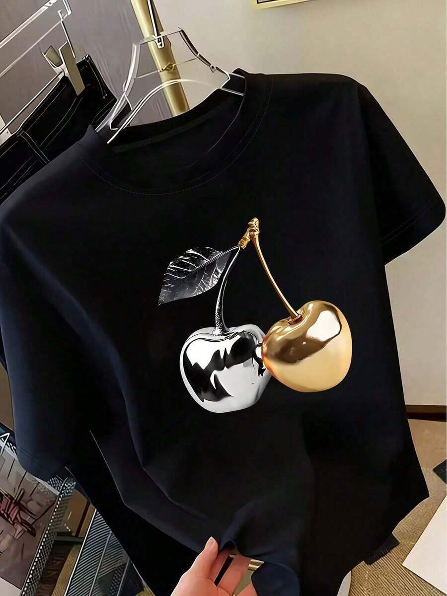 Camiseta única con diseño de cerezas en tonos metálicos perfecto para destacar tu estilo Y2K en cualquier ocasión ideal para los amantes de la moda moderna y atrevida perfecta para combinar con tus looks favoritos y expresar tu personalidad fresca y divertida. - Negro - Ver 1