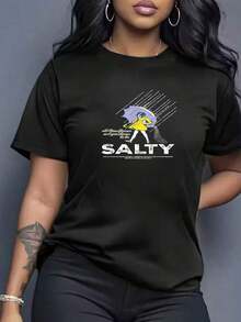 Camiseta única Salty estilo y2k con diseño colorido y divertido ideal para quienes aman la moda urbana y los gráficos originales perfecta para destacar en cualquier ocasión y lucir un look fresco y moderno en México - Negro - Ver 12