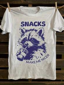 Camiseta Vintage de Mapache para Hombre y Mujer - Lema "Los Snacks Me Hacen Más Amigable" y Gráfico de Mapache Lindo, Camiseta Casual de Cuello Redondo y Ajuste Holgado, Lavable a Máquina, Prenda de Verano para Atuendos Temáticos y Ropa Casual - Blanco - Ver 9