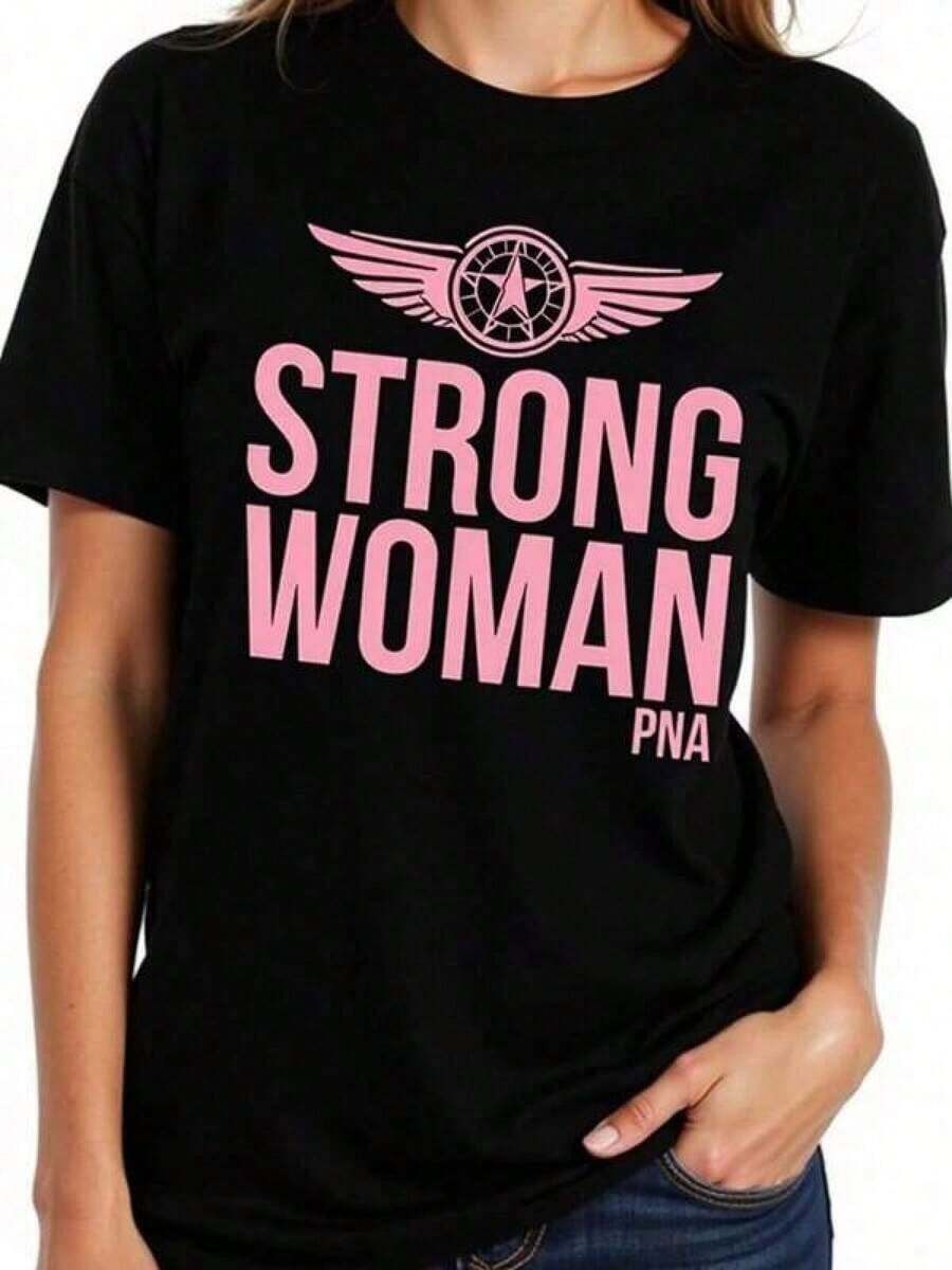 ComfortableCamiseta mujer empoderada - Estilo cómodo y casual - Algodón suave y duradero - Perfecta para el día a día - Color negro con estampado rosa - Disponibles tallas S, M, L - Moda fem - Negro - Ver 1