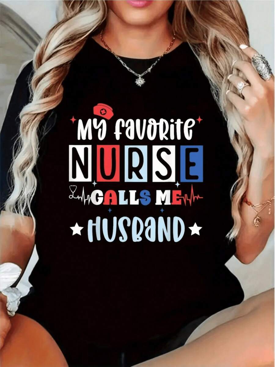 Texto con mensaje romántico que celebra el orgullo de tener como pareja a una enfermera con elementos gráficos médicos y colores patrióticos camiseta de mujer 100% algodón 220g - Negro - Ver 1