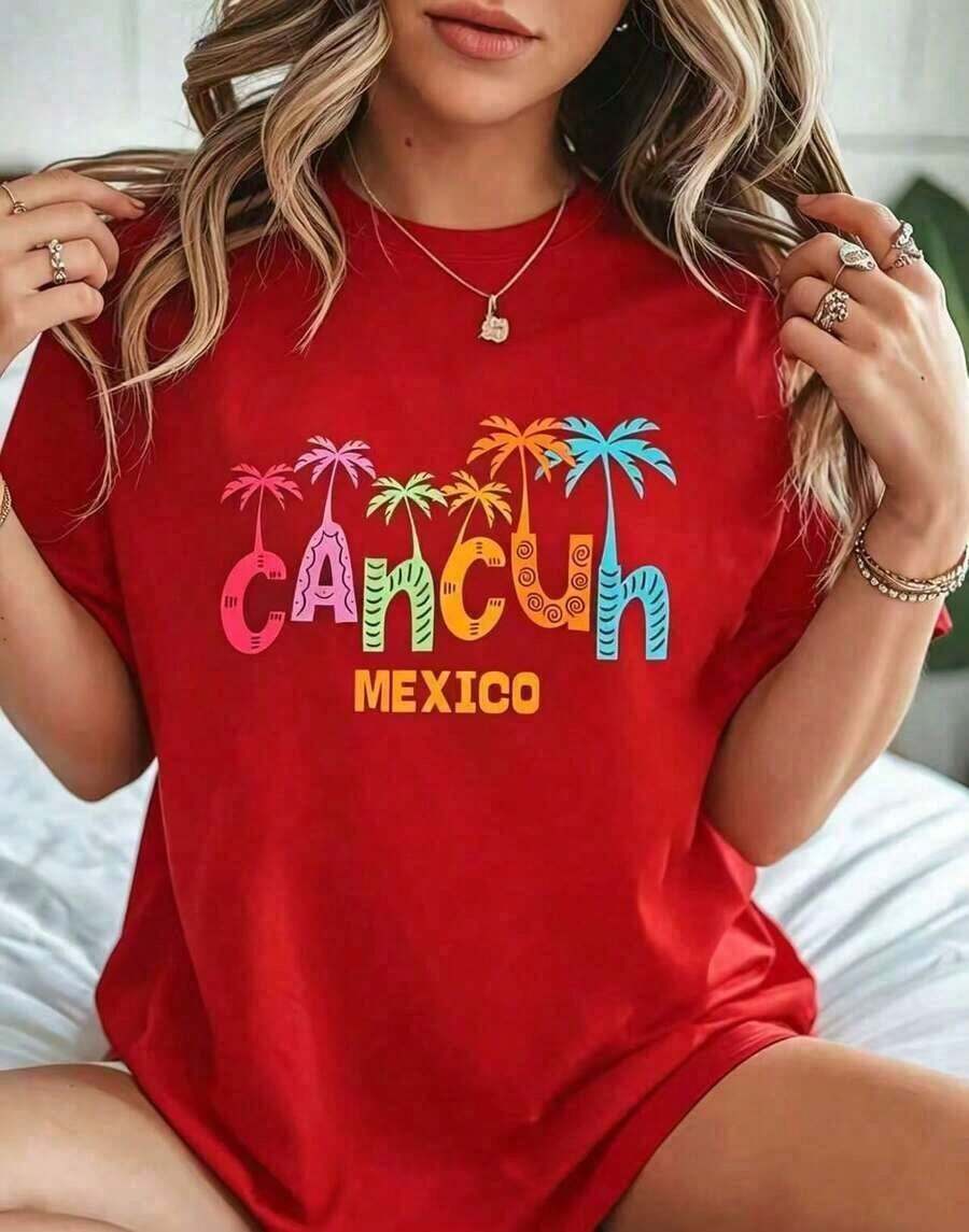 Women's Plus-Size Comfortable And Lightweight Short-Sleeve T-Shirt With A Graphic Print Of Cancun, Mexico. Features A Short Sleeve, Round Neck, And A Casual Style Perfect For Spring And Summer. Made From 100% Cotton. Also Available: A Cute 100% Cotton Blouse. - 紅色的 - 查看 1
