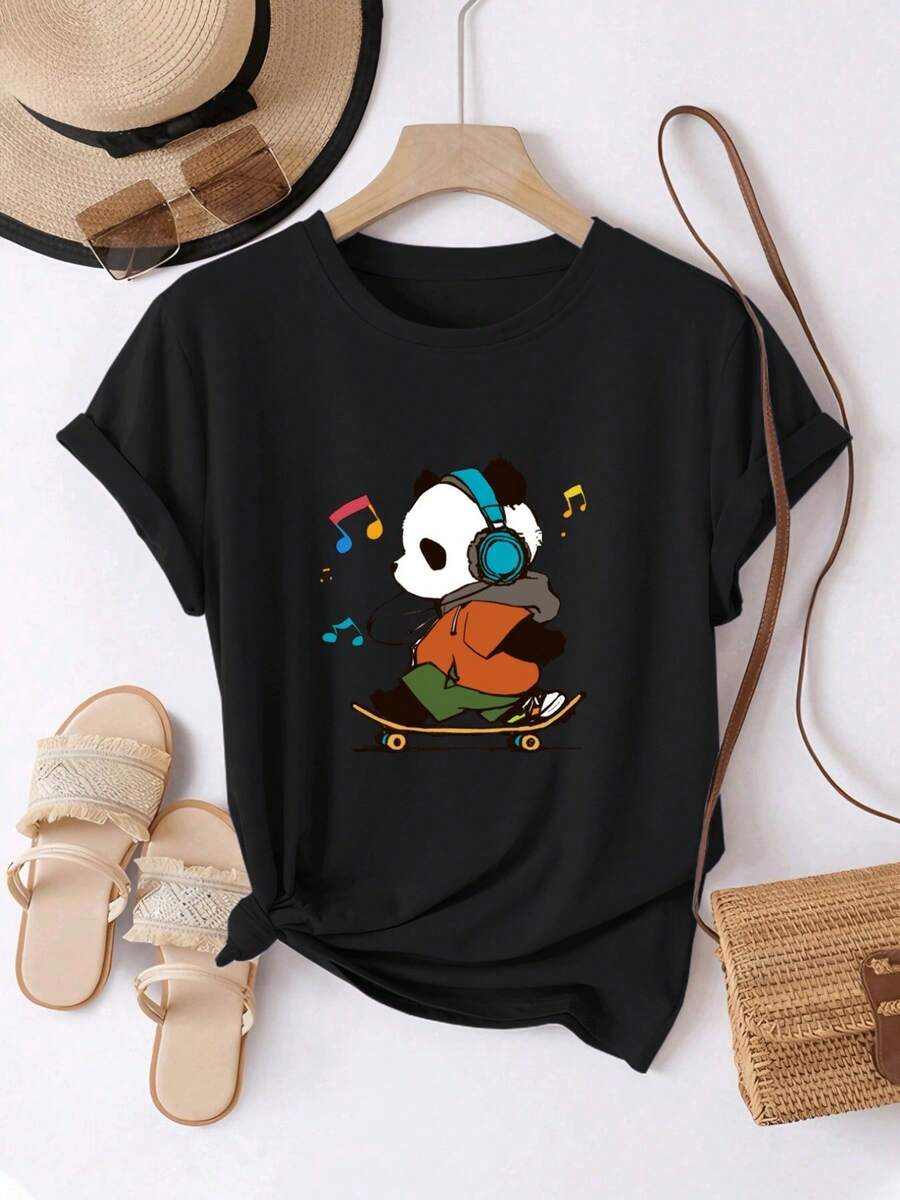 Camiseta de mujer: Camiseta cómoda y casual de manga corta con cuello redondo y un estampado de panda en patineta, dinámica y elegante, de longitud regular, adecuada para todas las estaciones, moda diaria, ideal para la ropa de mujer de primavera y verano. - Negro - Ver 1