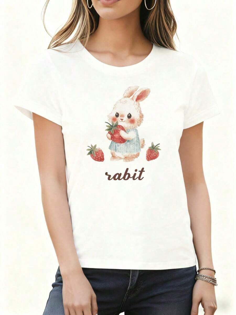 ModernoCute Camiseta con Estampado de Conejo y Fresas Blanca, Diseño de Conejo de Dibujos Animados con Fresas y Texto, para Uso Casual, Conjuntos de Primavera y Verano, Top de Moda para Mujer, Ropa Casual para el Hogar, Viajes, Festivales y Fiestas. - Blanco - Ver 1