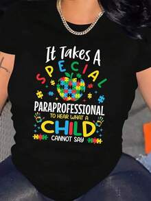 Camiseta de mujer con estampado de letras "Se necesita un asistente especializado para escuchar lo que uno no puede decir", cuello redondo relajado, tela de jersey suave - A la moda para todas las estaciones - Regalo perfecto para maestros y personal de apoyo - Transpirable y cómoda. - Negro - Ver 1