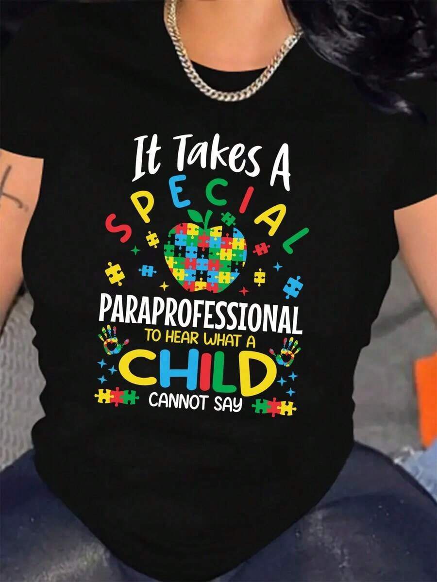 Camiseta de mujer con estampado de letras "Se necesita un asistente especializado para escuchar lo que uno no puede decir", cuello redondo relajado, tela de jersey suave - A la moda para todas las estaciones - Regalo perfecto para maestros y personal de apoyo - Transpirable y cómoda. - Negro - Ver 1