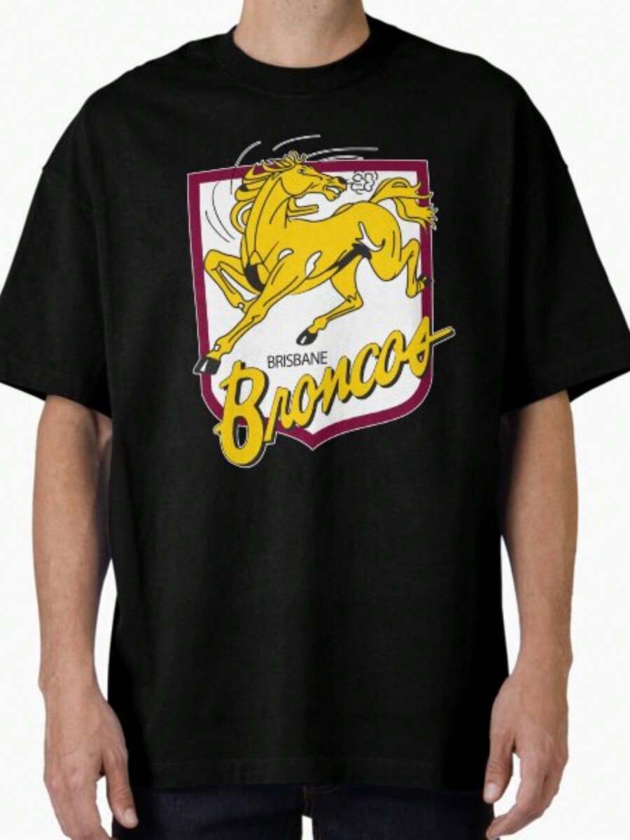 Camiseta de hombre Brisbane Club con logotipo llamativo y diseño geométrico - Cuello redondo relajado, manga corta, corte regular, camiseta casual y deportiva adecuada para uso diario y eventos de club - Ajuste cómodo, camiseta con logotipo coleccionable. - Negro - Ver 1