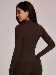 2026 VUTRU Women's Slim Fit Sports Jacket With Thumbholes And High Collar, Spring - 全穀類咖啡 - 查看 2