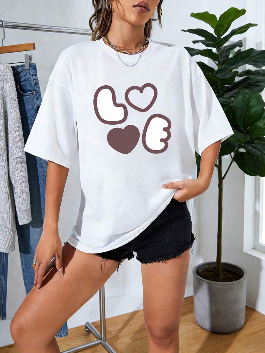 Spring/Summer 2026, New Women's Valentine's Day T-Shirt, Loose Fit, Off-The-Shoulder, Short Sleeves, And A "Combination Of Hearts In Contrasting Colors" Print. Simple And Cute Design, Comfortable And Soft Against The Skin. Ideal For Those Who Prefer A Soft And Cute Style For Everyday Casual Wear. Short Sleeve T-Shirt. - 白色 - 查看 1