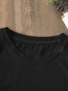 1 pieza de camiseta [Circle Directional] con la inscripción "Off to cause a kerfuffle", estampada con motivos de sombreros de mago, carros y perros de tierra. Es una camiseta de manga corta 100% de algodón puro y a la moda para mujer, adecuada para primavera y verano. Es una elegante camiseta de fiesta de una sola pieza hecha de algodón puro de 180g. - Negro - Ver 4