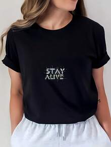 Camiseta de mujer con estampado "Stay Alive" - Camiseta casual de manga corta y cuello redondo, 100% algodón de 180g, con el icónico estampado "Stay Alive", lavable a máquina, adecuada para festivales de música de verano, uso diario, un regalo para ella, se puede usar durante todo el año (sin dobladillo). - Negro - Ver 1